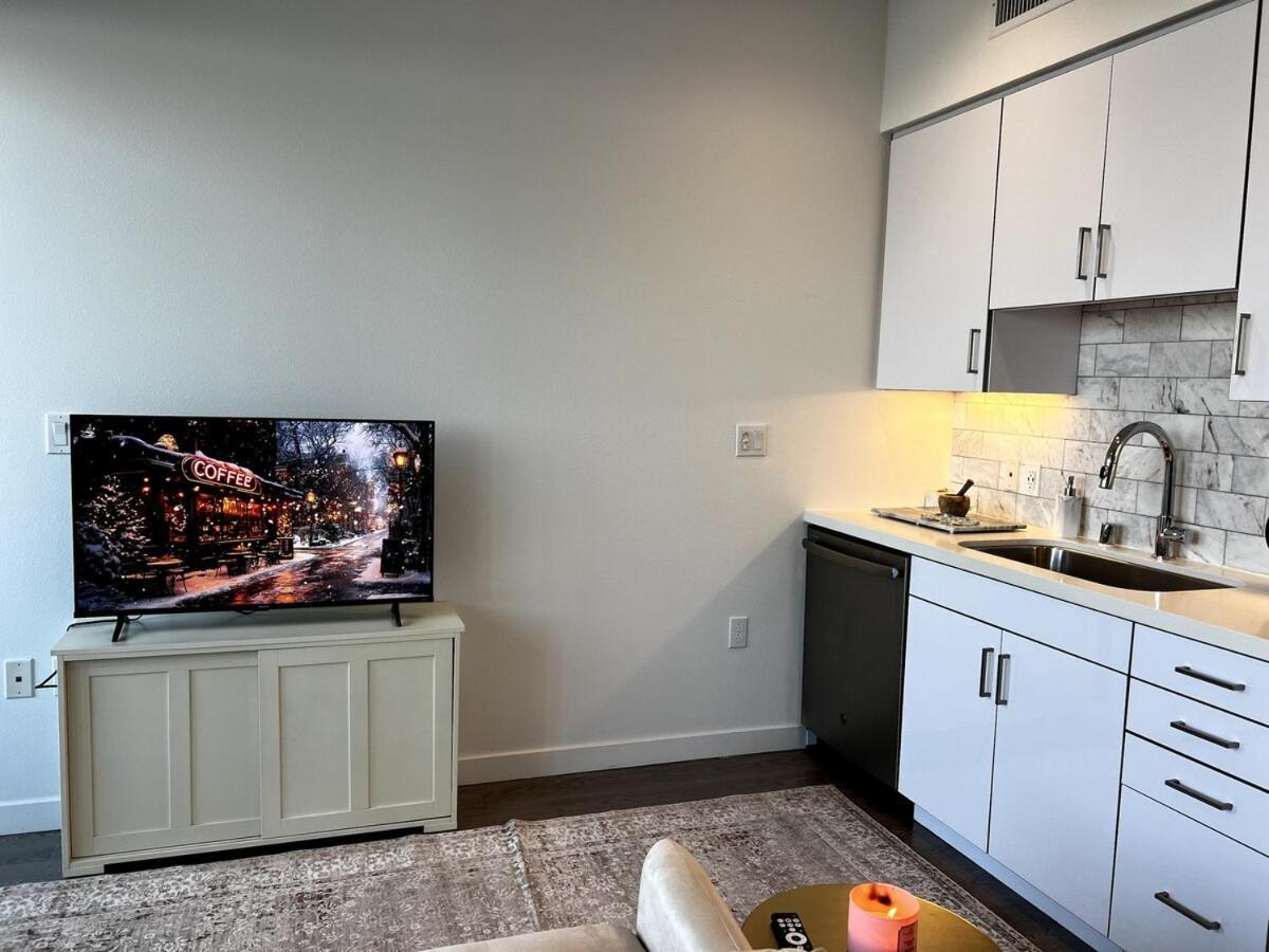 Cozy In Santa Monica Parking, Gym, Pool Apartment *